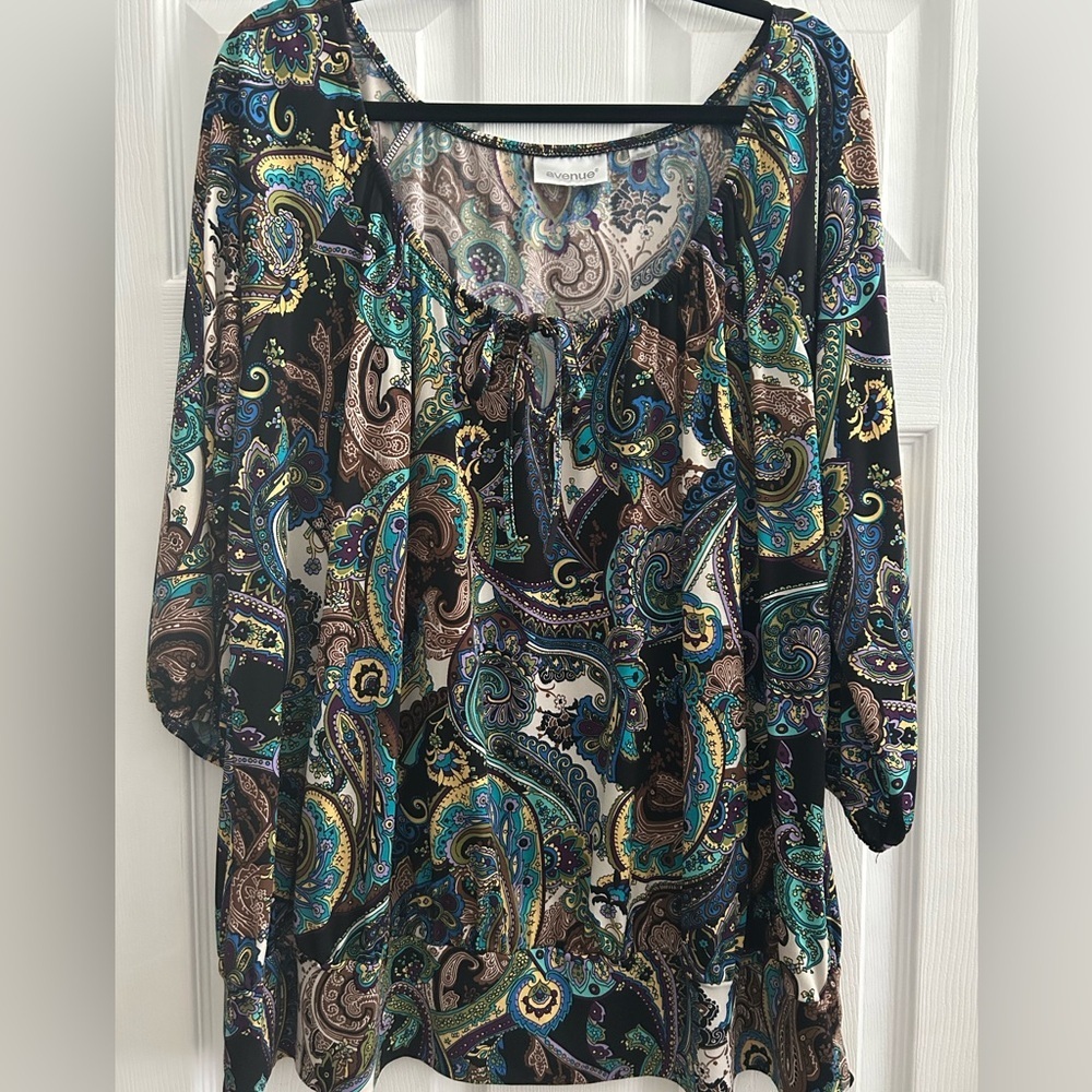 AVENUE Paisley Print Blouse with 3/4 Sleeves and Tie Neckline size 18/20 EUC